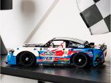 Конструктор Lego Technic NASCAR Next Gen Chevrolet Camaro ZL1 (42153) - изображение 9